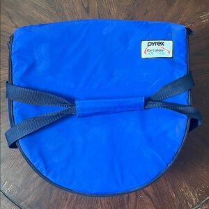 Pyrex Portables Complete Carry Travel Bag with 2 Glass Dishes Preowned